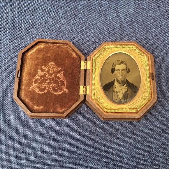 Very old union photo case with ruby ambrotype photograph & 1854 patent - Picture 4 of 16